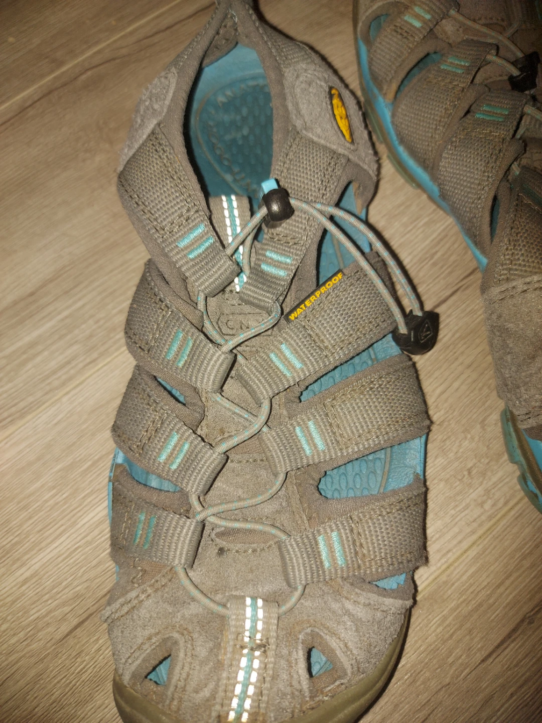 KEEN Waterproof Youth Sandals size 7 womens