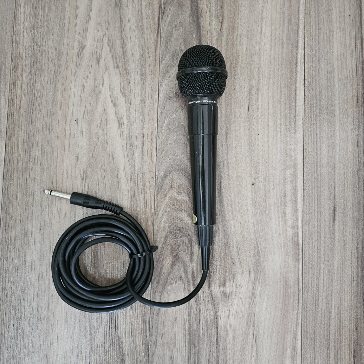 Black Dynamic Microphone with Cable