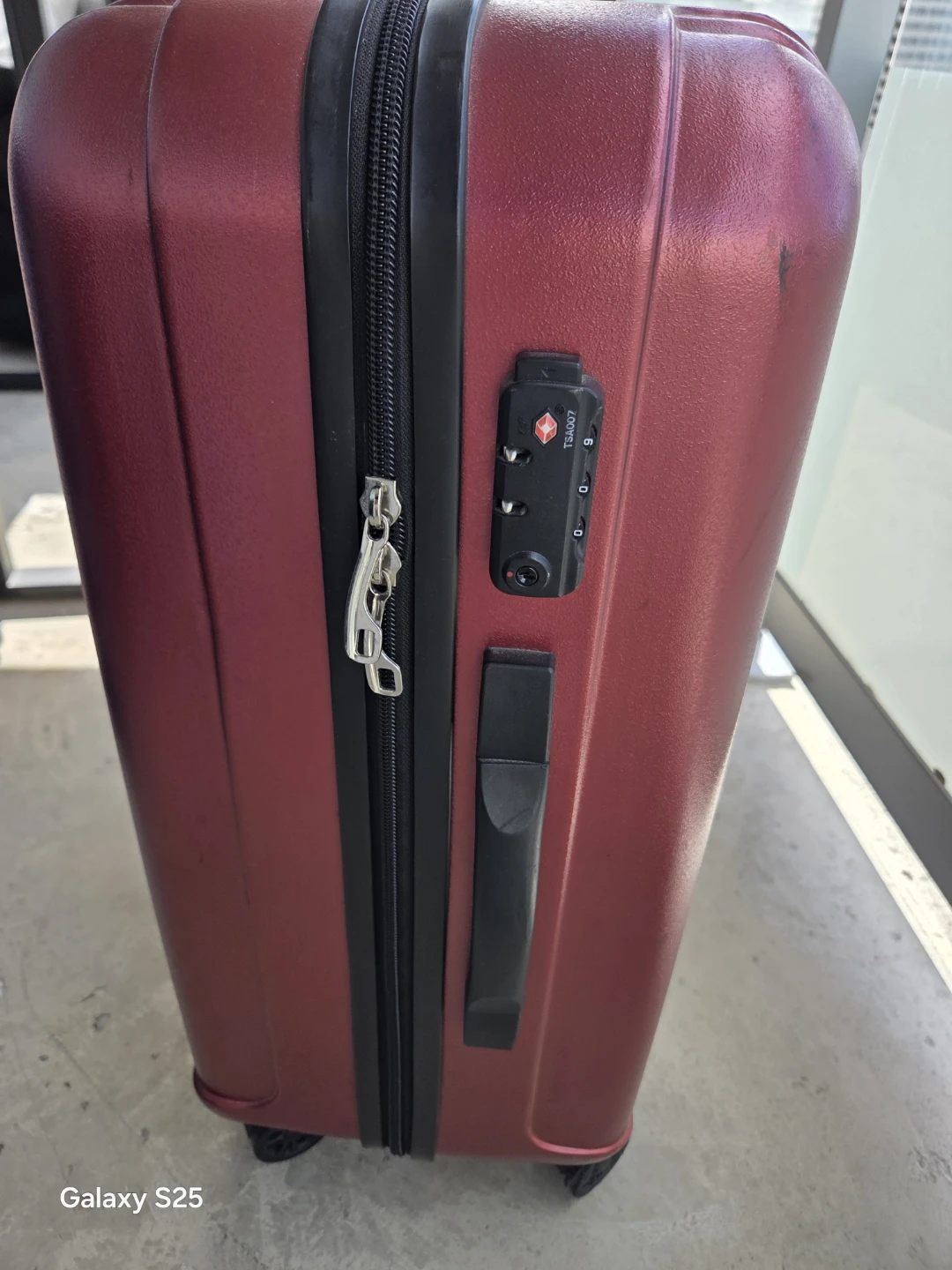 Wenger Red Hardside Spinner Luggage - photo 2