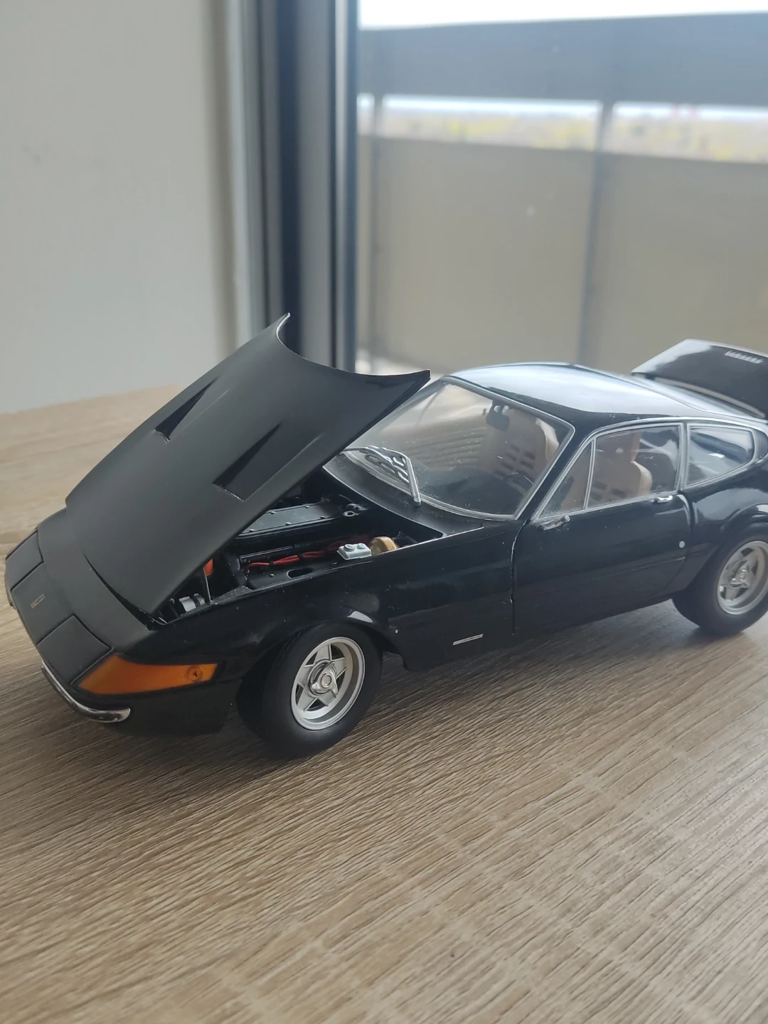 Black Ferrari 365 GTB/4 Diecast Model Car - photo 2