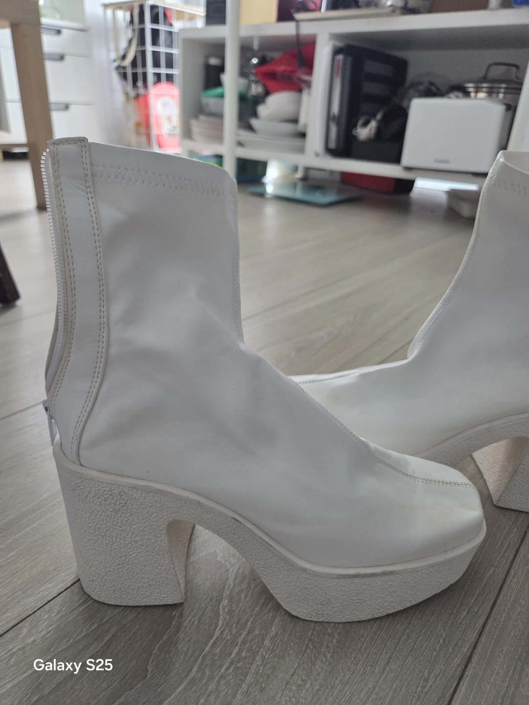White platform boots - photo 2