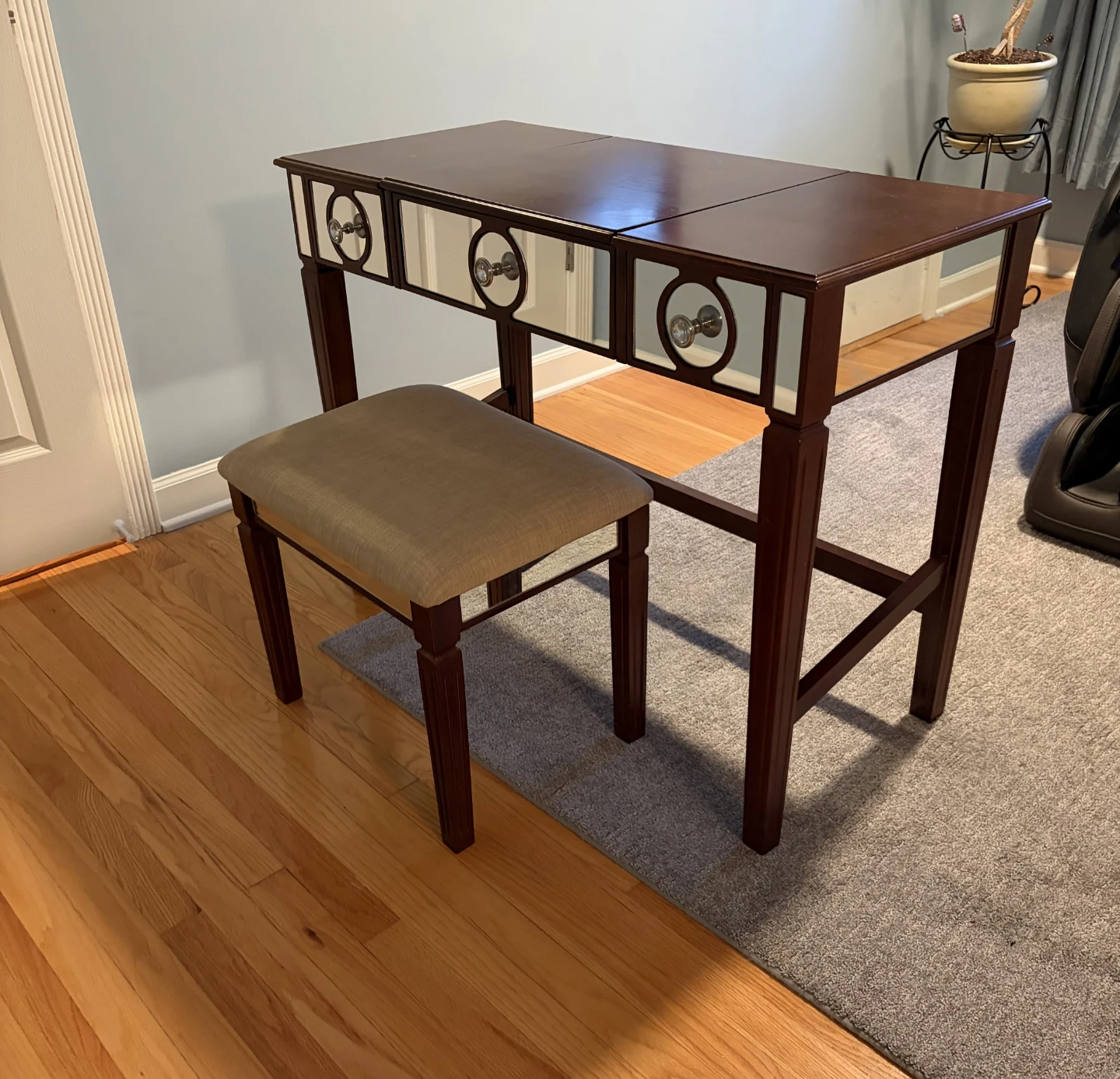 Vanity Table with Mirror and Stool Set
