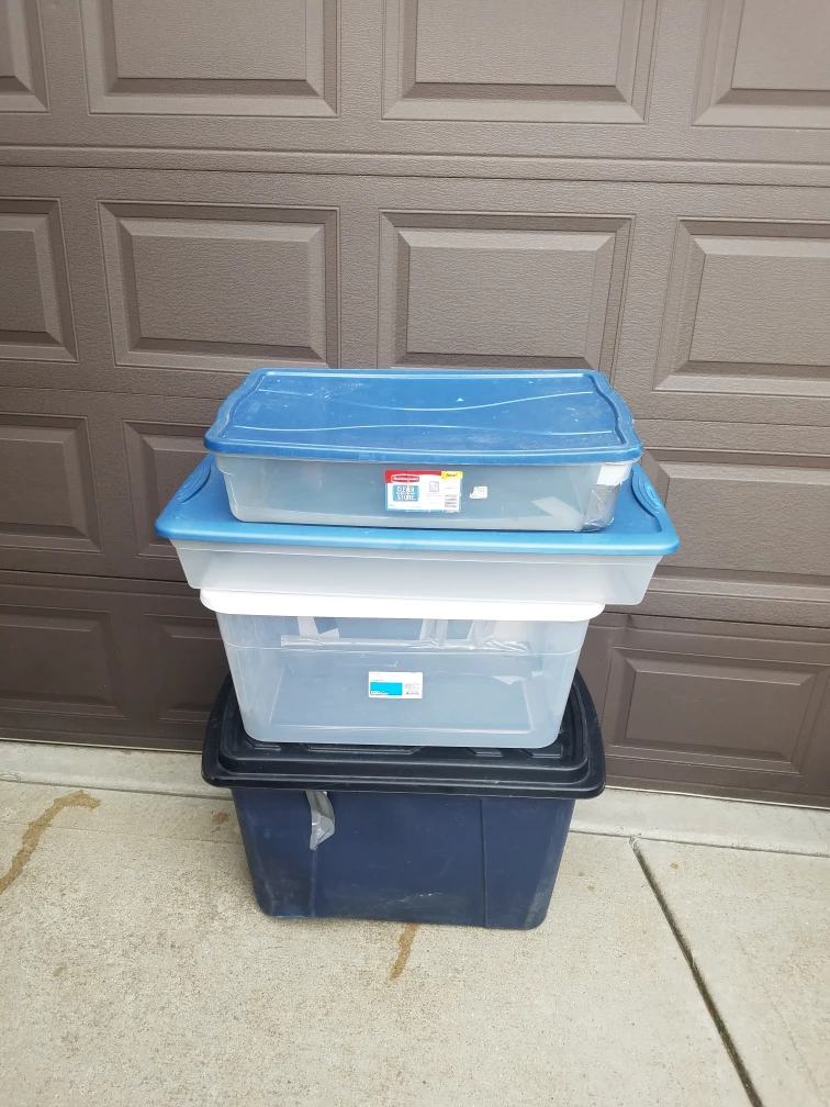 Rubbermaid Clear Storage Bins with Lids