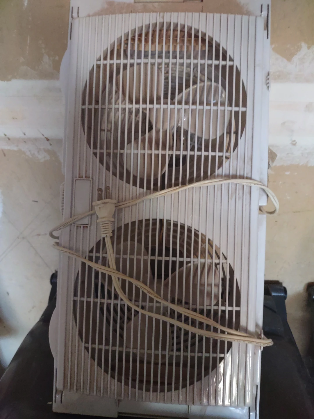 White Double Window Fan - photo 3