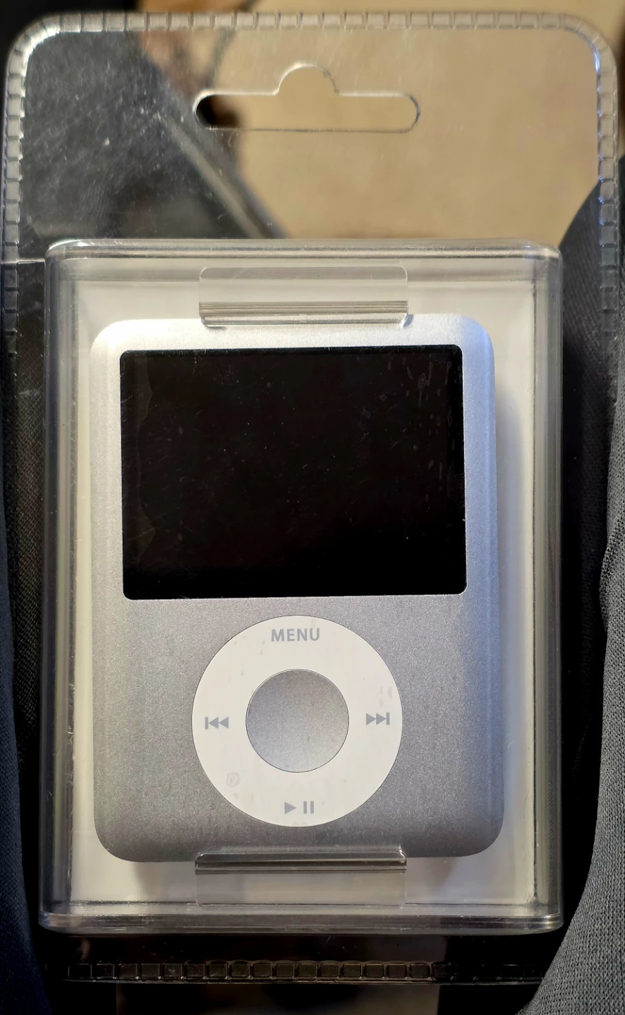 Apple iPod Nano 3rd Generation 4GB Silver (Model A1236)