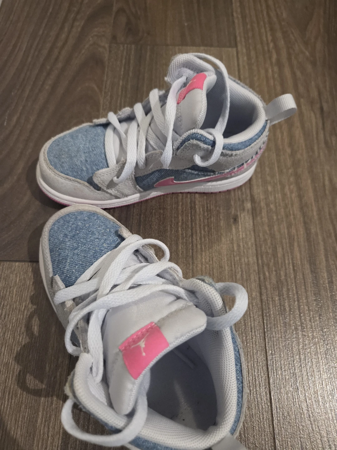 Jordan AJ1 toddler sneakers - photo 2