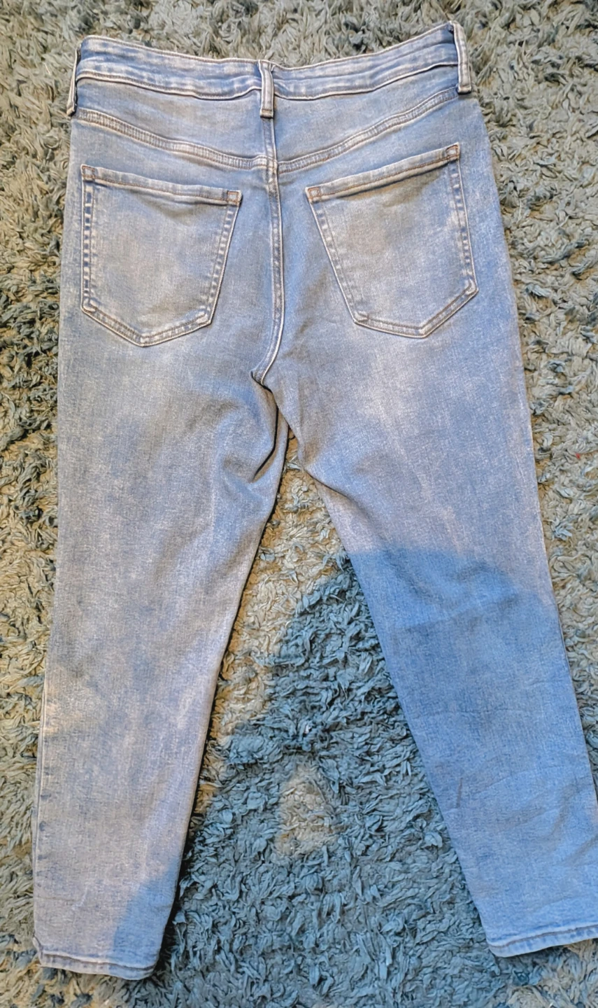 Old Navy Light Wash ripped jeans - photo 3