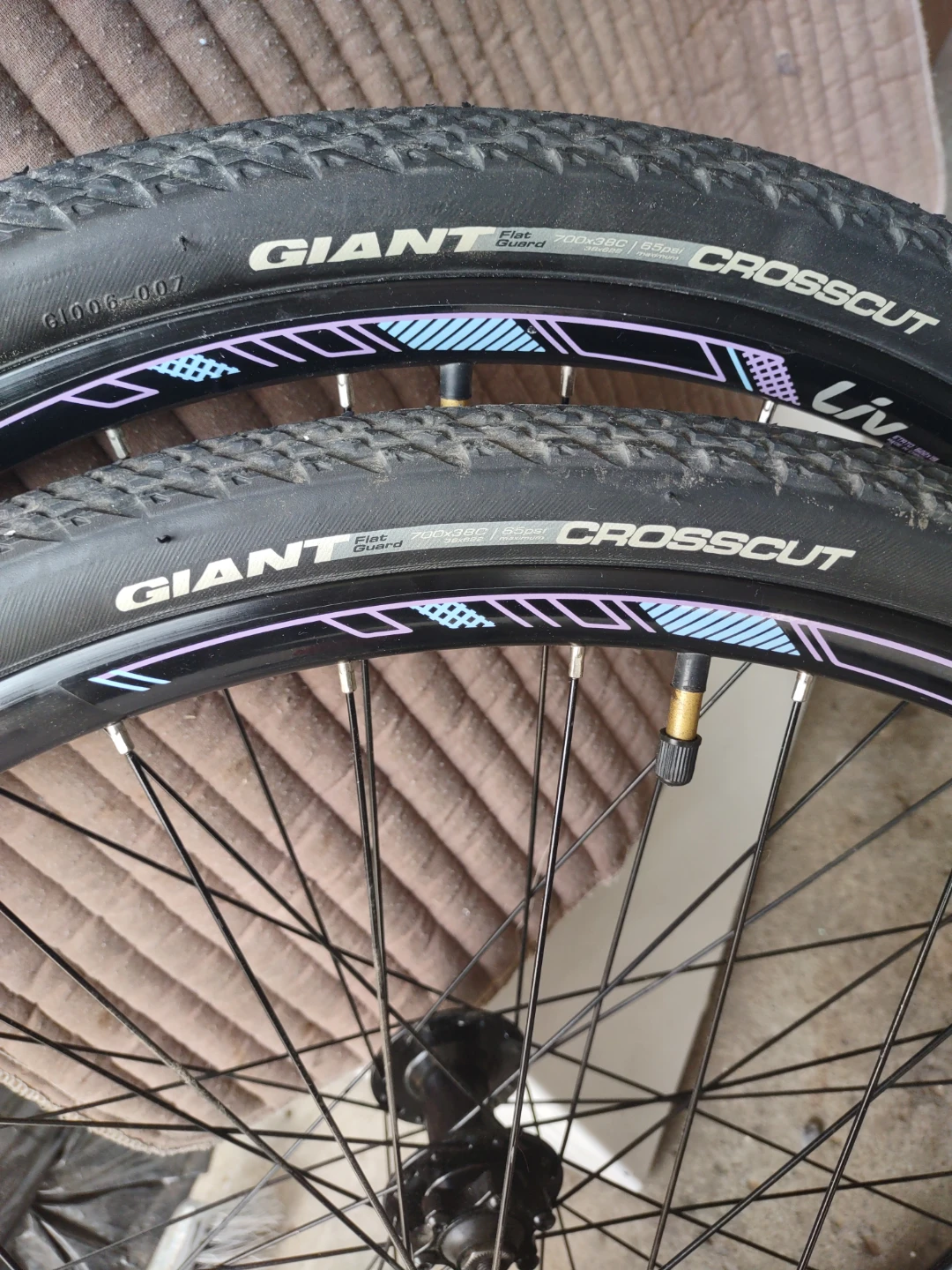 Giant Crosscut Bike Wheels with Disc Brakes - photo 2