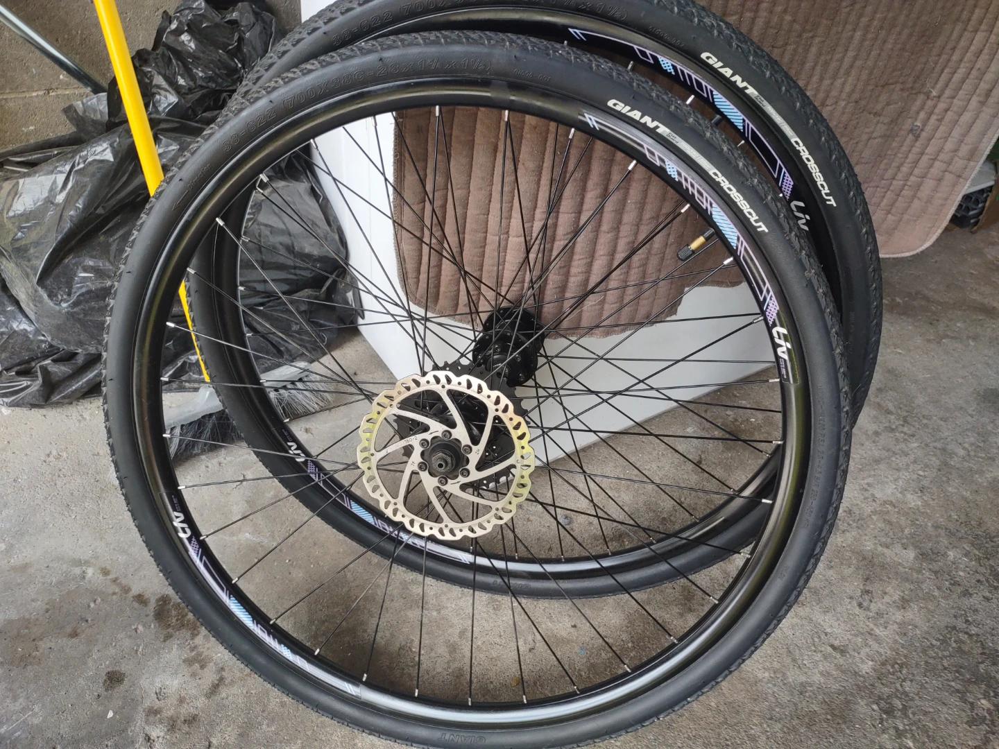 Giant Crosscut Bike Wheels with Disc Brakes - photo 3