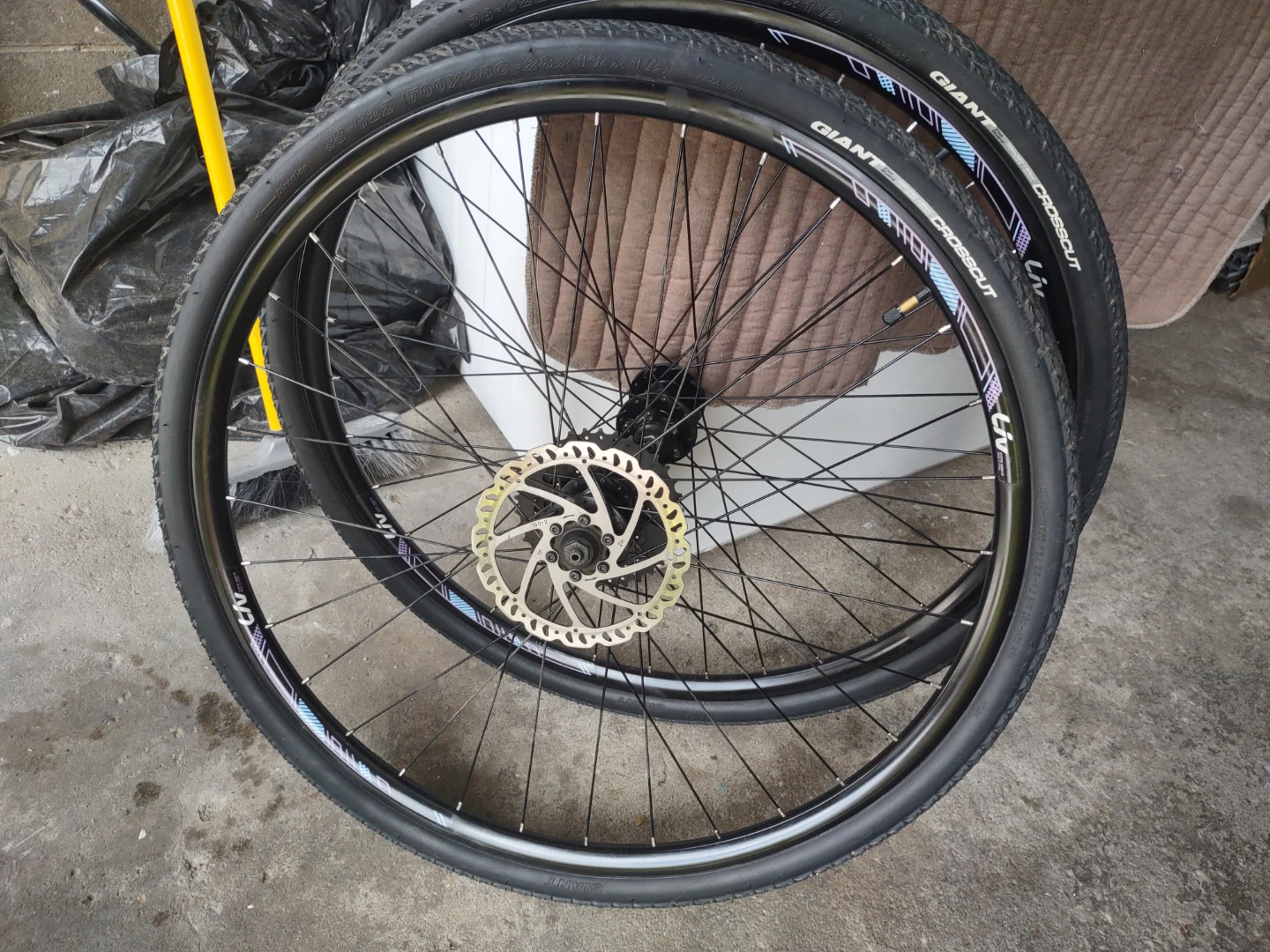 Giant Crosscut Bike Wheels with Disc Brakes - photo 4