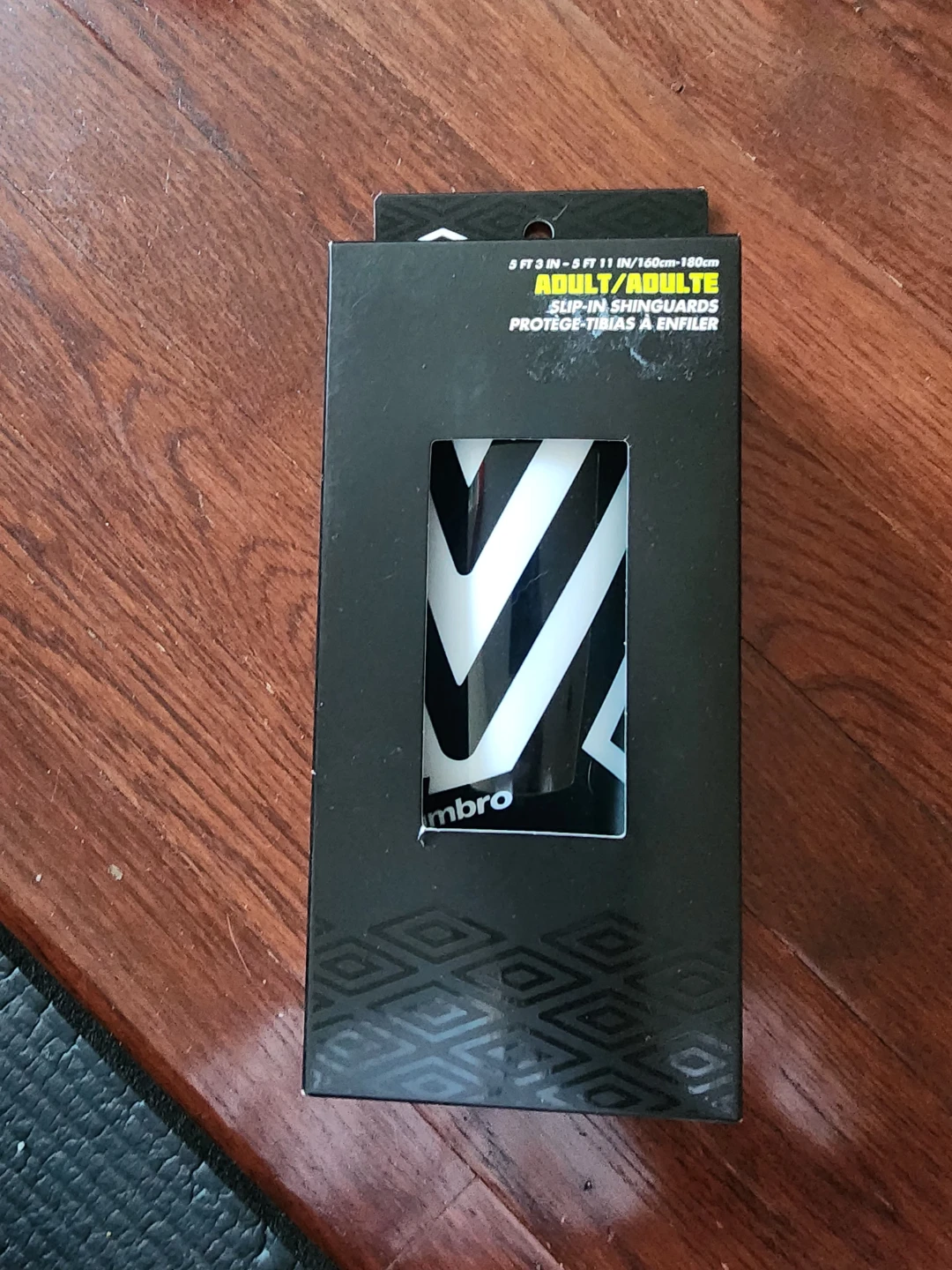 Umbro Adult/Adulte Slip-In Shin Guards - Medium