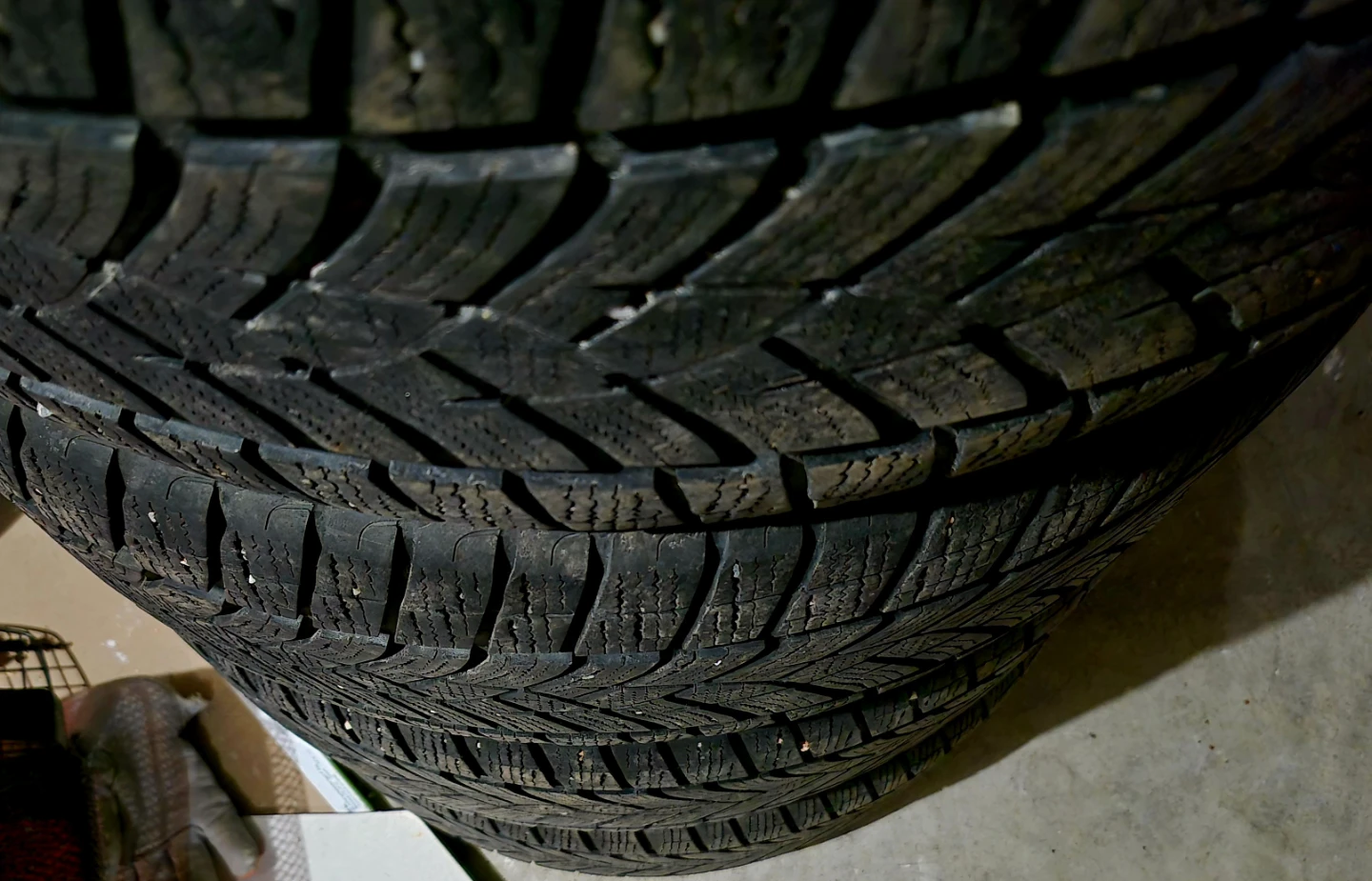 Good Set of 4 Good Year Tires Size 245 50 R20 M+S *REAL DEAL* - photo 2