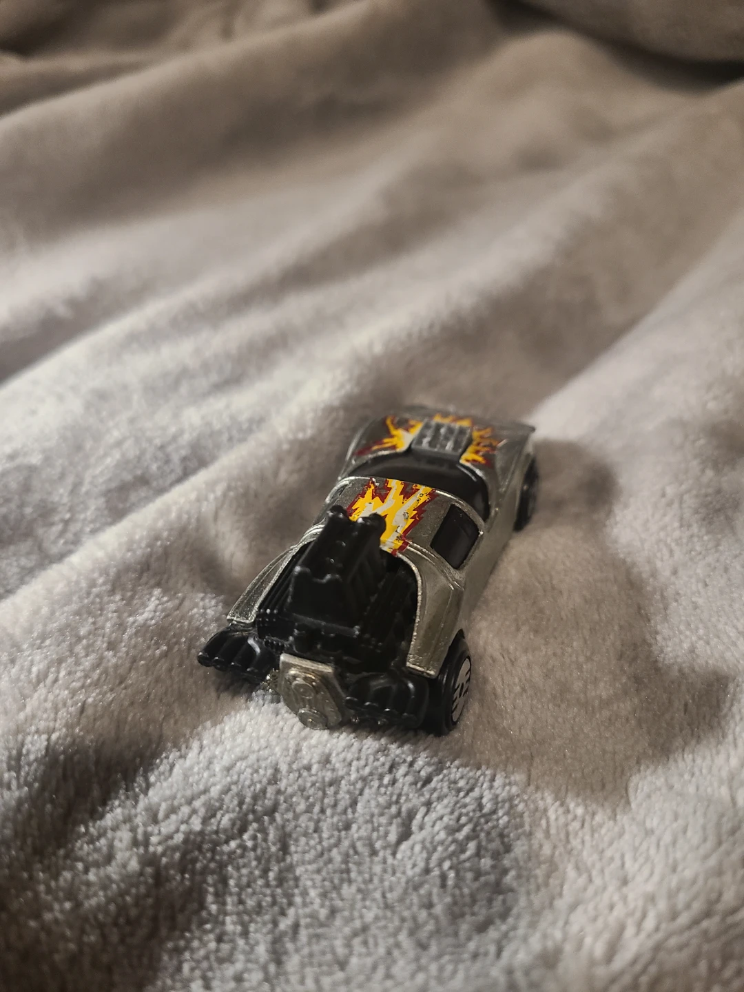 Hot Wheels 1983 Flame Runner Diecast Car - photo 3
