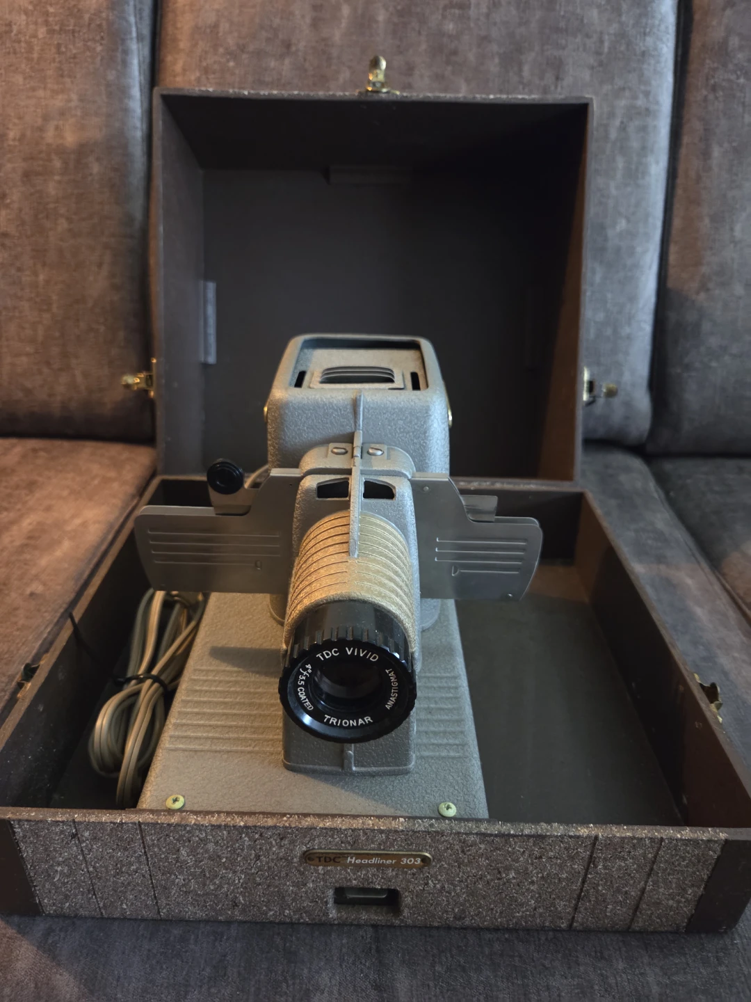 TDC Headliner 303 Slide Projector - photo 5