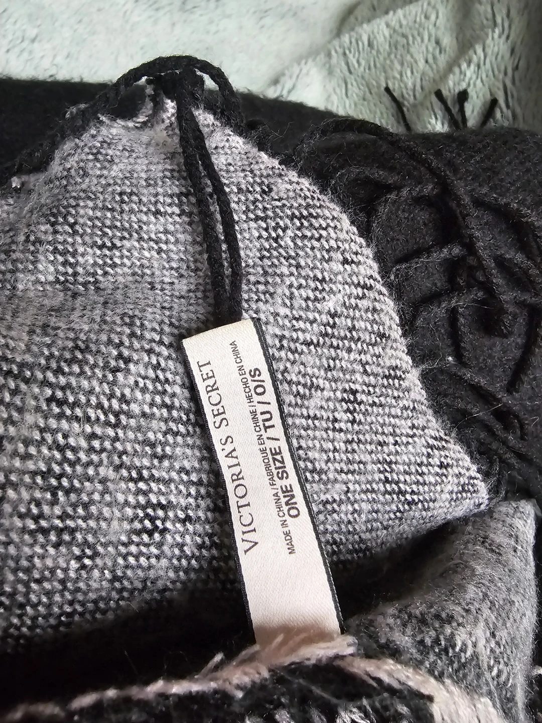 Victoria's Secret Blanket Scarf - photo 3