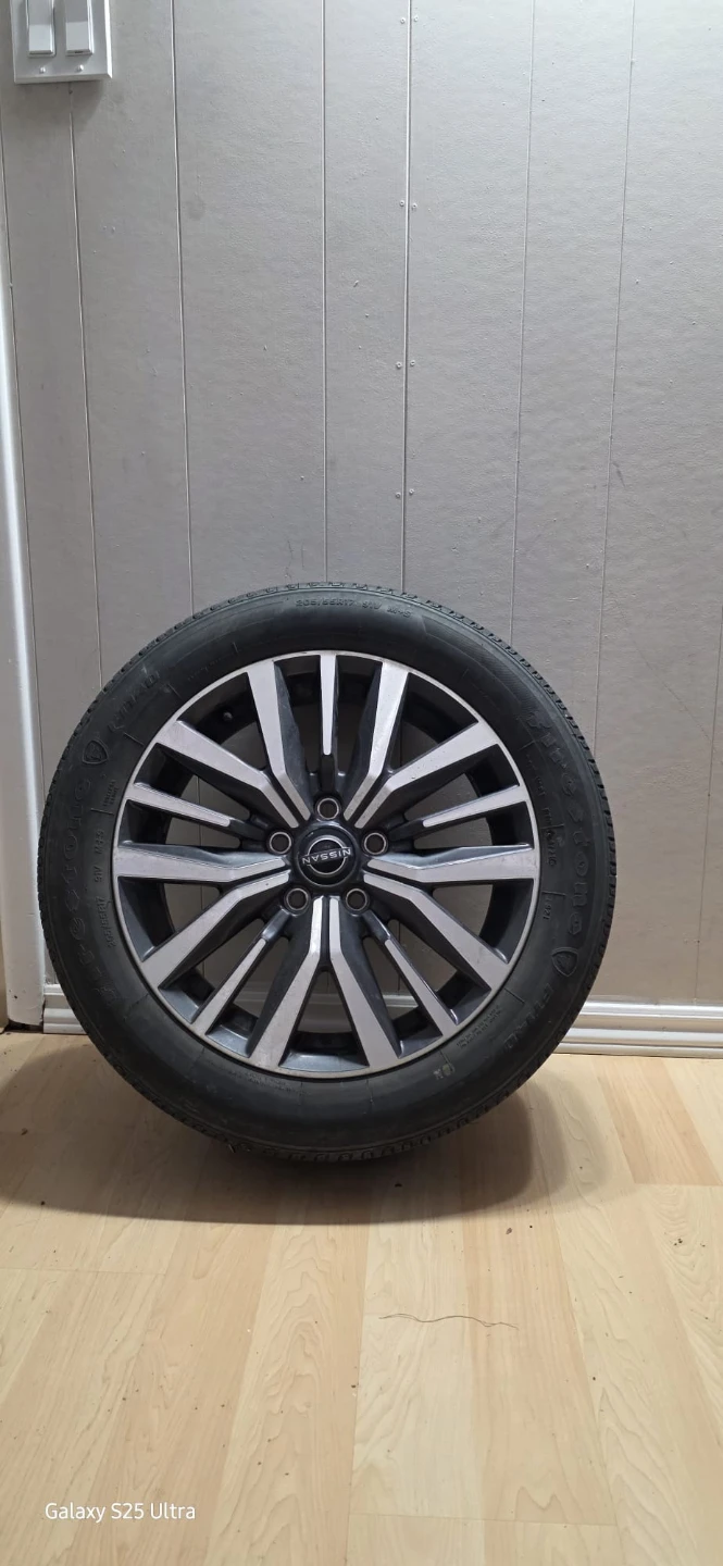 Nissan Tires on Rims - photo 2