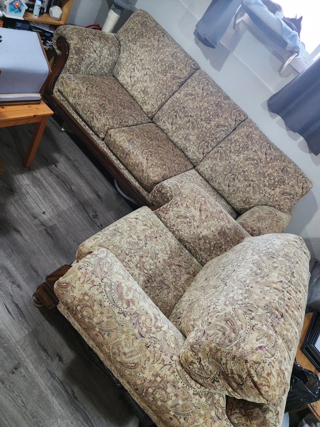 Free large couch and chair - photo 2