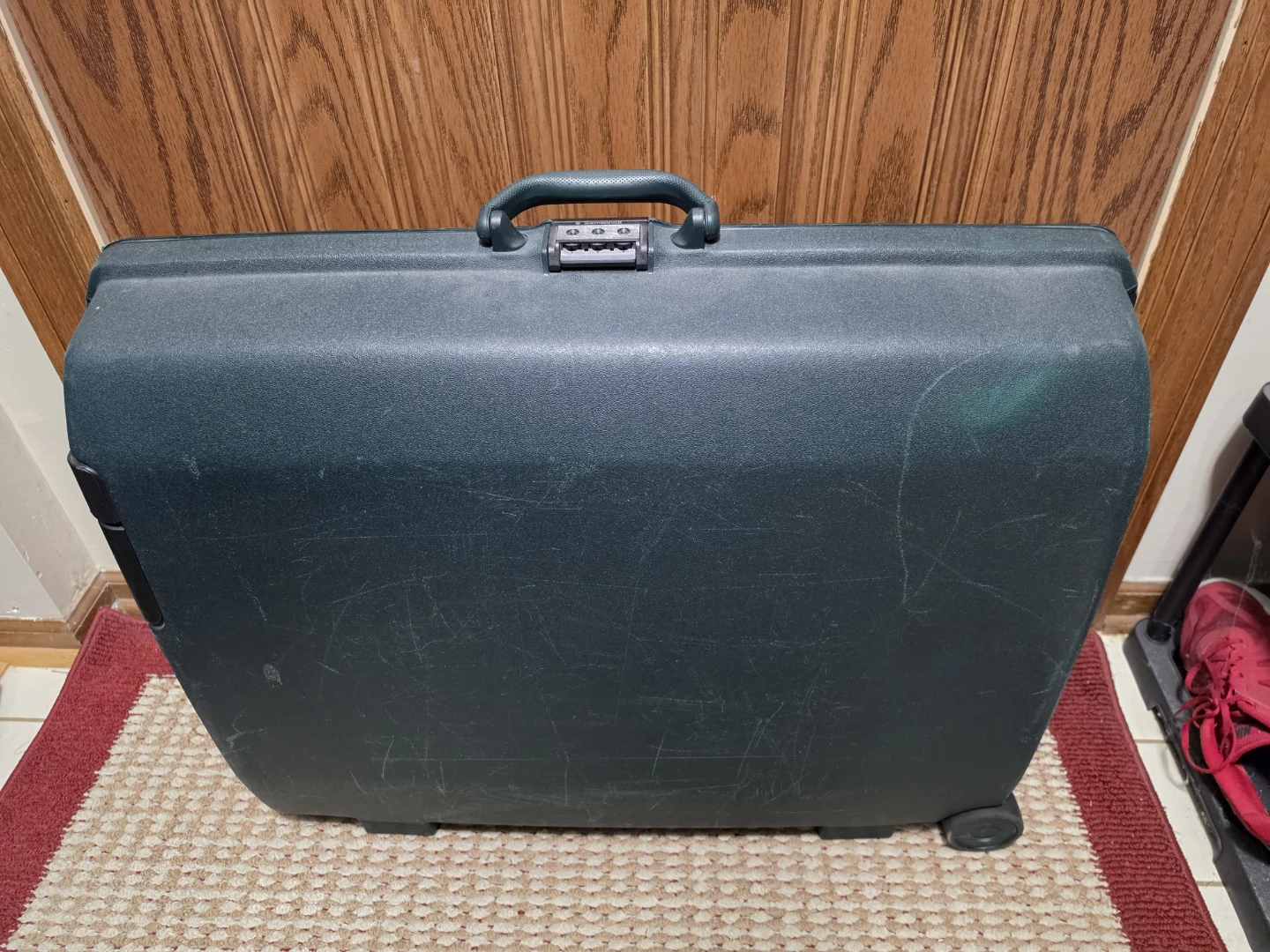Samsonite Green Hard Shell Suitcase with Wheels