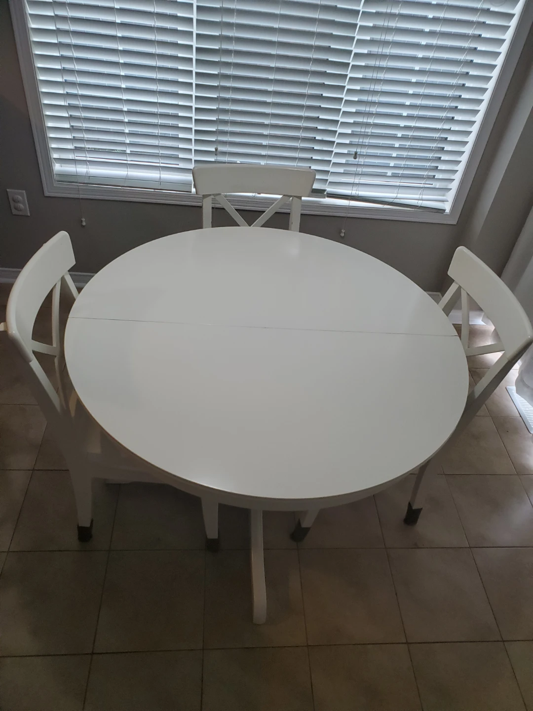 White Round Dining Table Set with 3 Chairs - photo 2