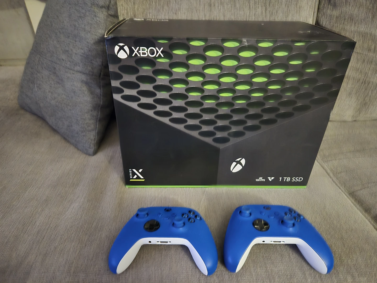 Xbox Series X 1TB SSD Console with 2 Blue Controllers - photo 2