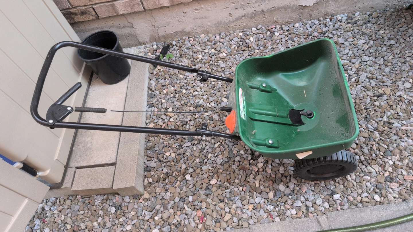 Scott's Turf Builder Mini Spreader - photo 2