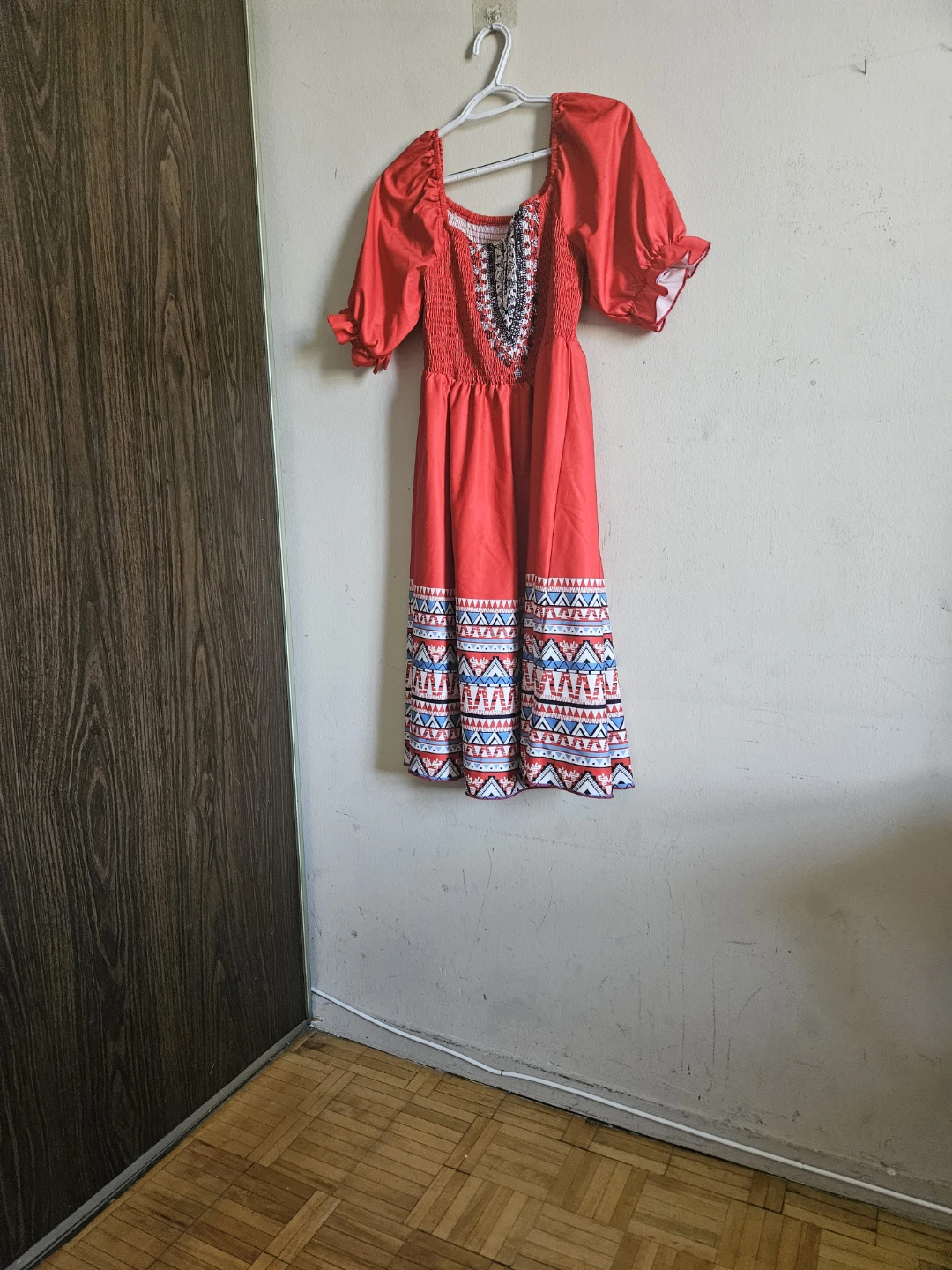 Red embroidered folk dress - photo 2