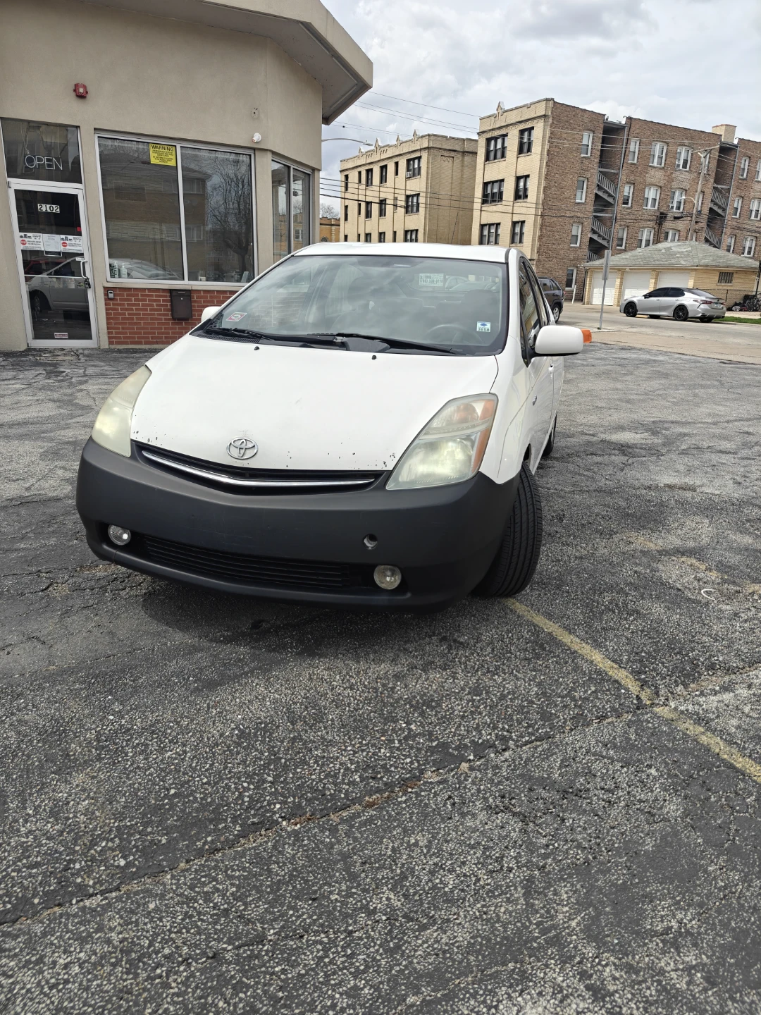 White Toyota Prius - photo 4