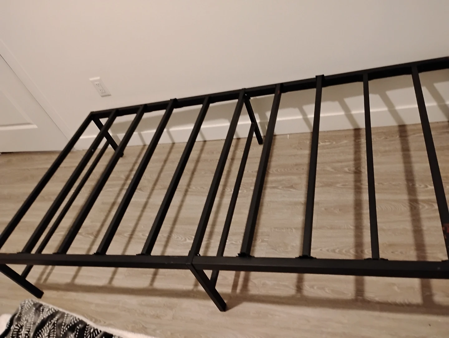 ( FREE )Black Metal Bed Frame ( TWIN)