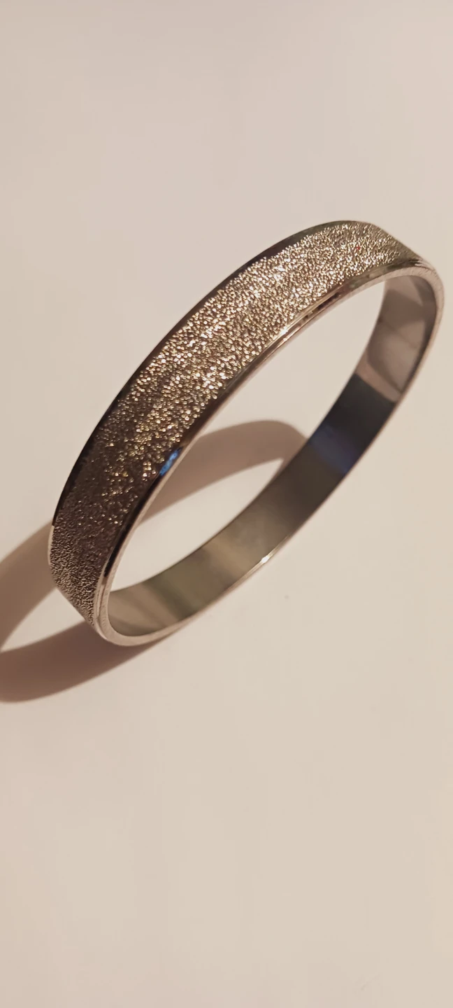 New !!  Silver Tone Sparkling Bangle Bracelet - photo 4