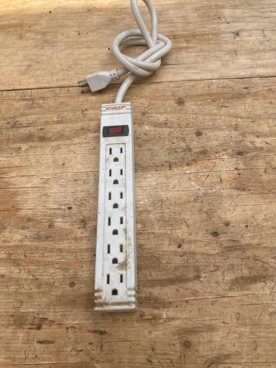 Staples 6-Outlet Power Strip