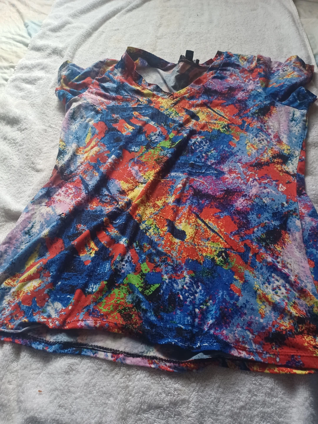 Rouge Collection 3X Colorful Abstract V-Neck T-Shirt - photo 4