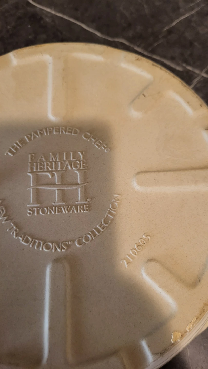 The Pampered Chef Family Heritage Stoneware Baking Dish - photo 2