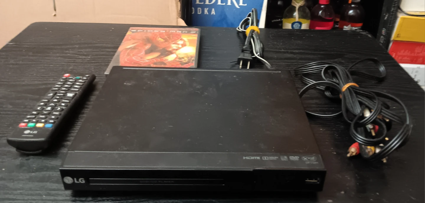 LG DVD Player with Remote and Spider-Man 2 Movie - photo 2