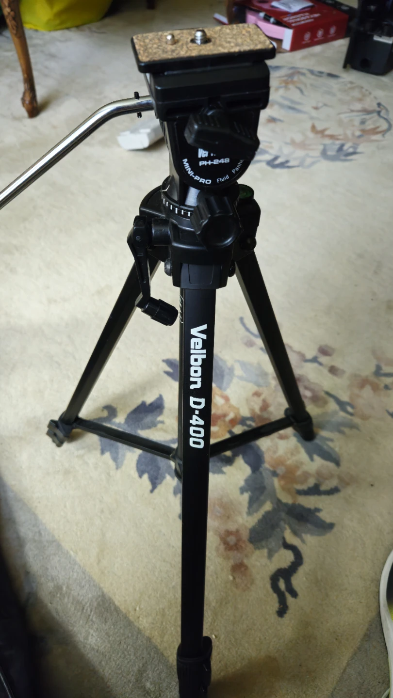 Velbon D-400 Tripod with PH-24B Fluid Head