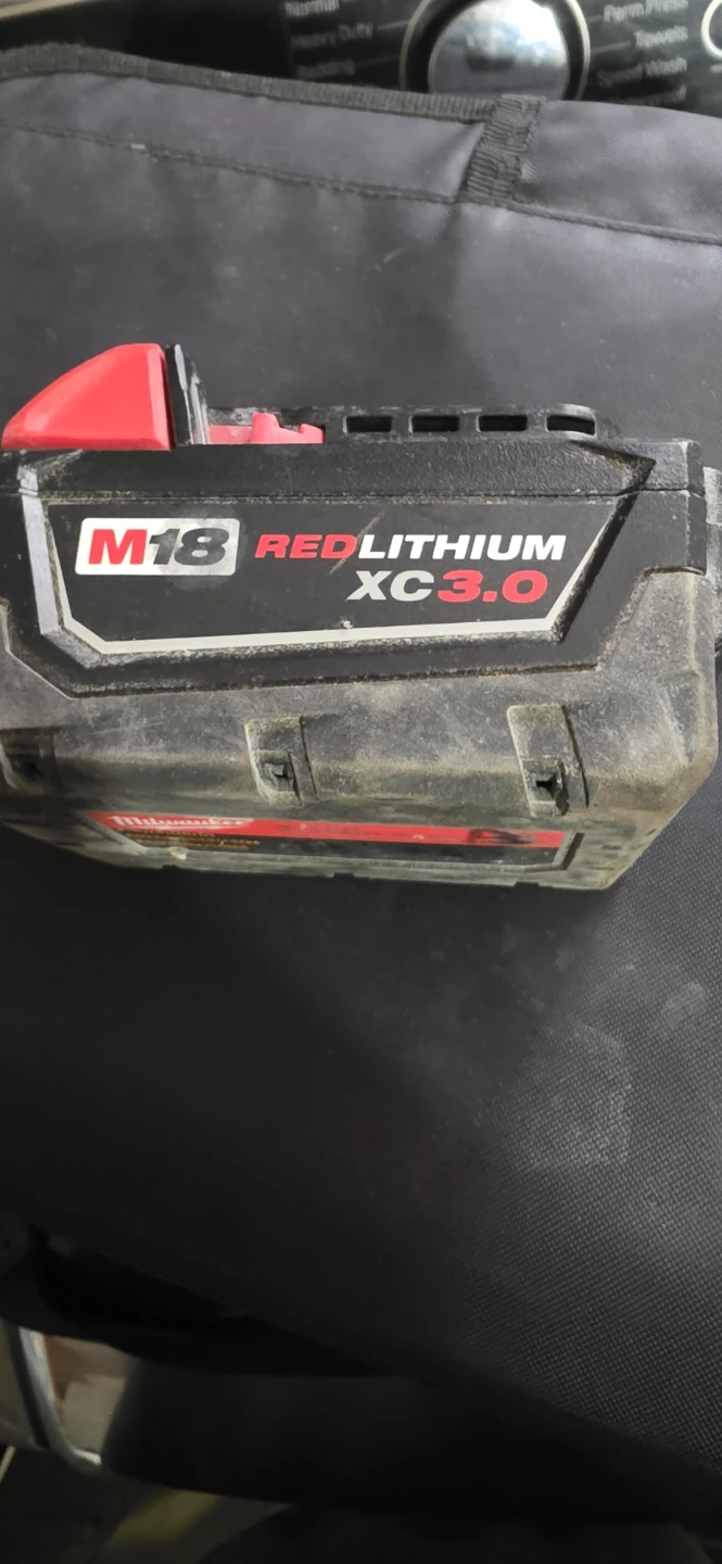 Milwaukee M12 & M18 Battery Charger - photo 2