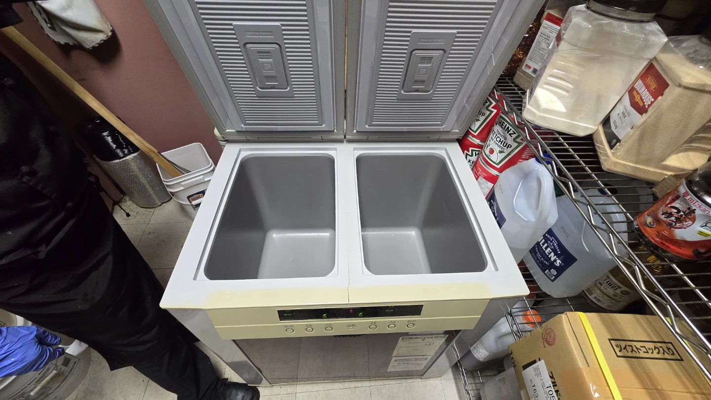 Free Kimchi Refrigerator – Working Well - photo 2
