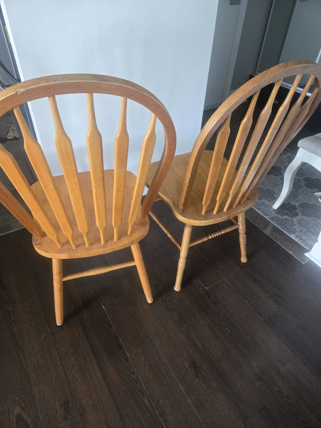 2 Wooden Windsor Chairs - photo 2