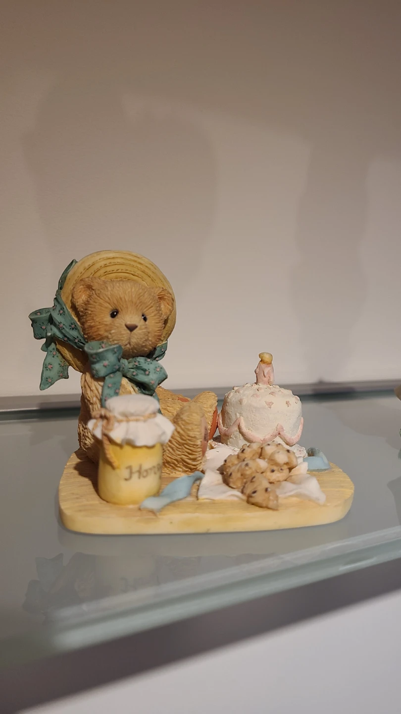 Cherished Teddies "A Little Treat" Figurine - photo 2