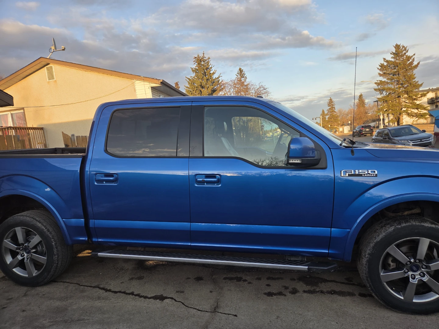 Blue Ford F-150 Lariat Truck - photo 3