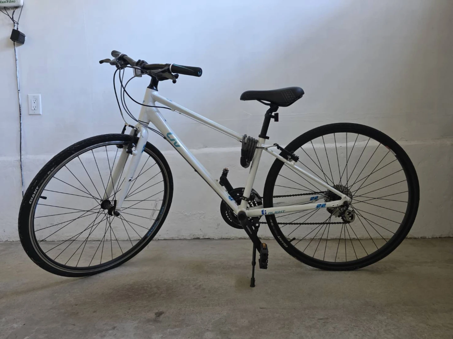 Liv Alight Hybrid Bike (White with Teal Accents)