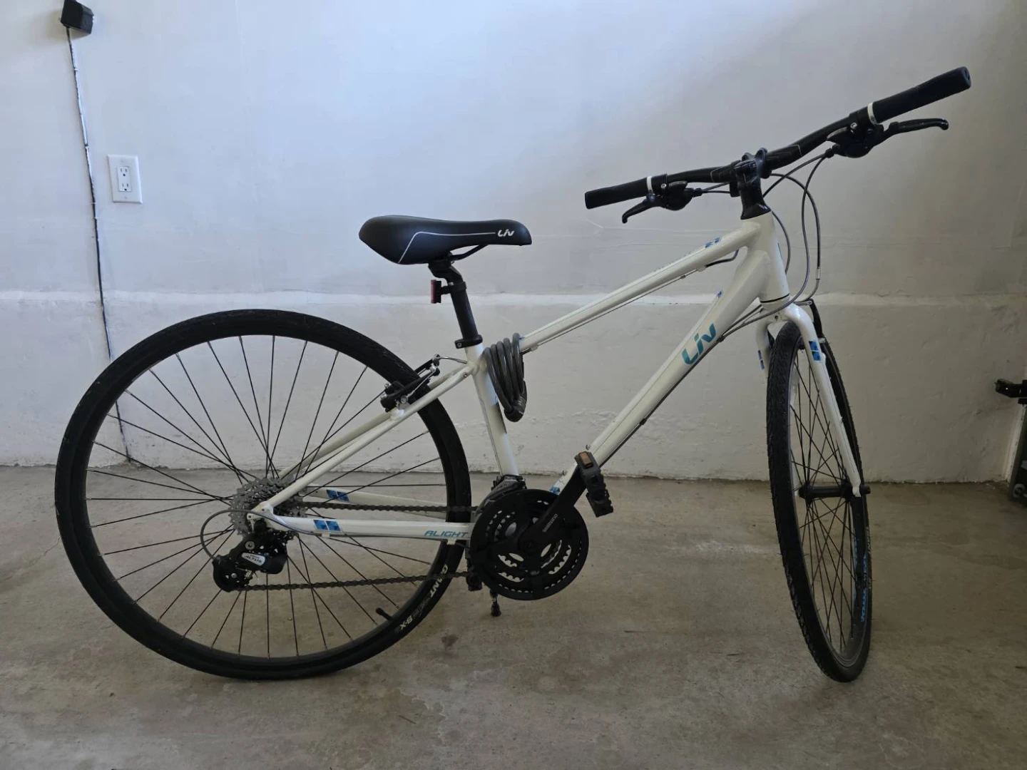 Liv Alight Hybrid Bike (White with Teal Accents) - photo 2
