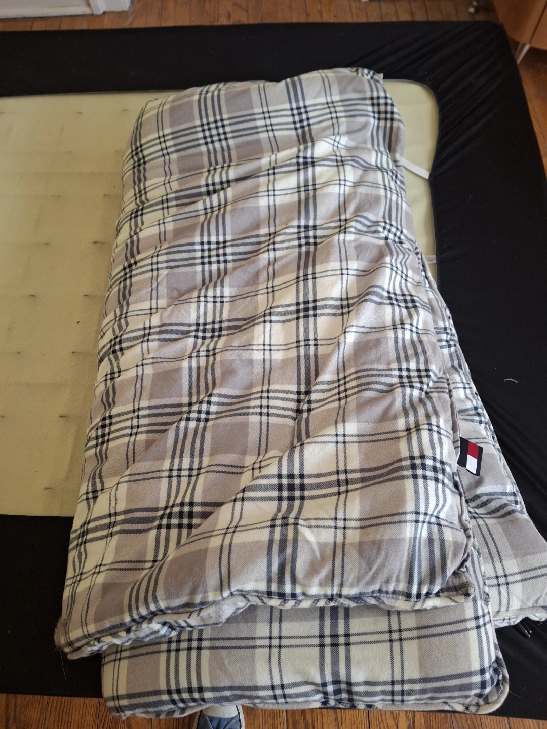 Queen sized comforter - Tommy Hilfiger