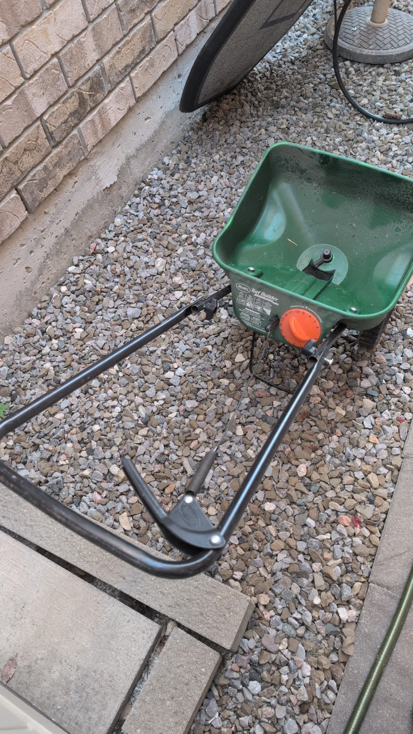Scott's Turf Builder Mini Spreader - photo 3
