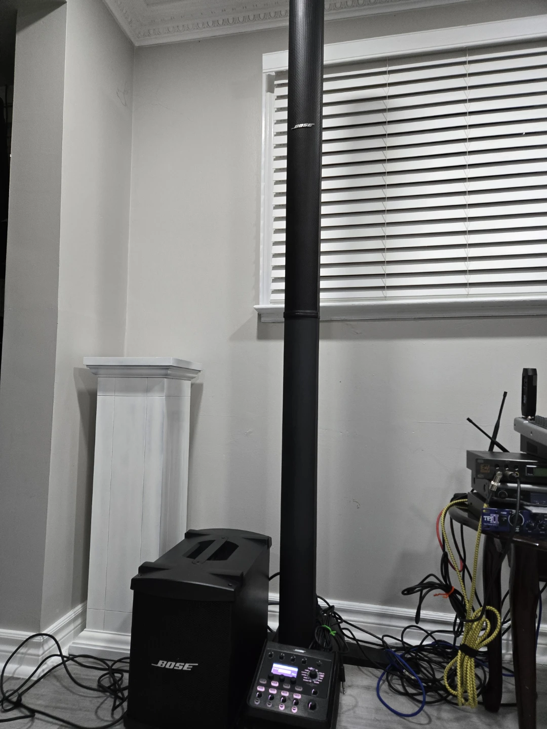 Bose L1 Model 1S Power Stand with T1 ToneMatch Audio Engine - photo 3