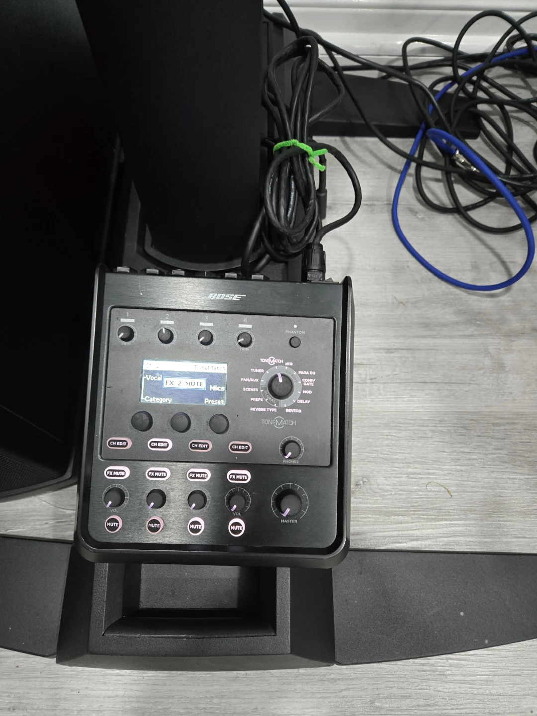 Bose L1 Model 1S Power Stand with T1 ToneMatch Audio Engine - photo 4
