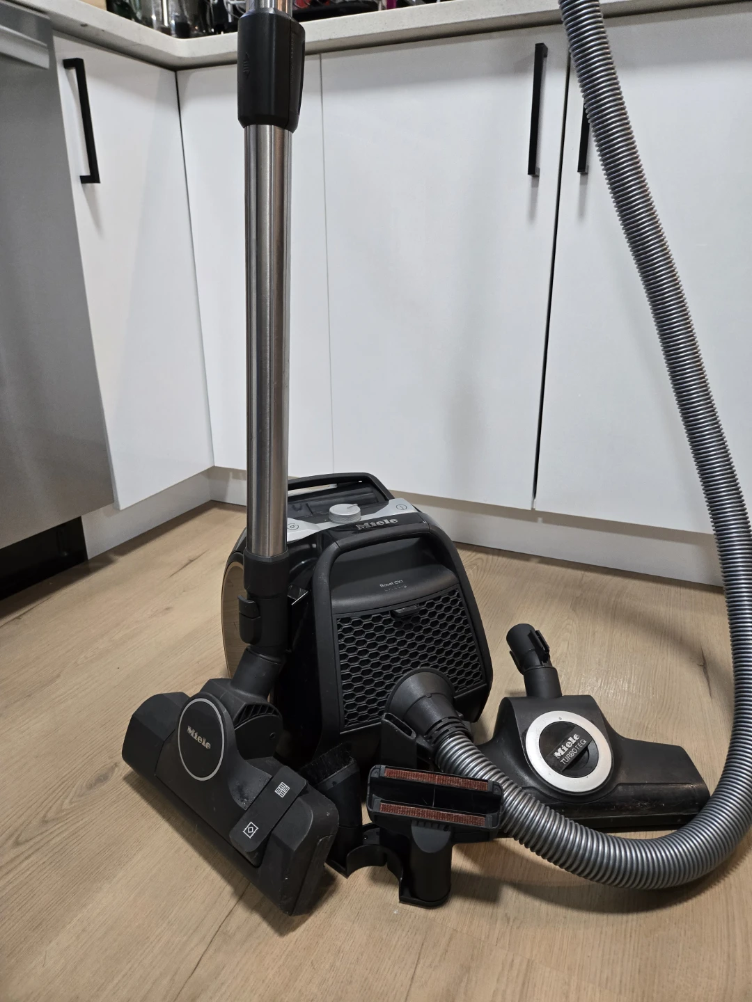 Miele Boost CX1 Cat & Dog Bagless Vacuum Cleaner - photo 2