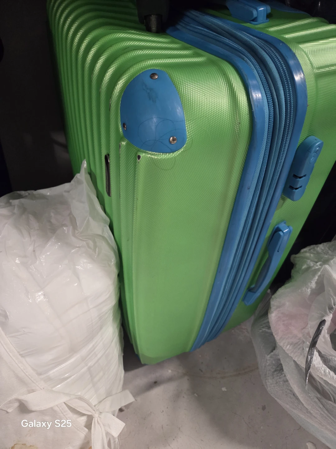 Green hard-shell suitcase with blue accents - photo 2