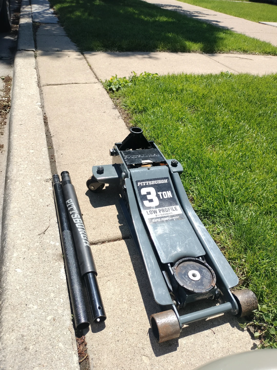 Pittsburgh 3 ton low profile floor Jack & 3 ton jack stands - photo 2