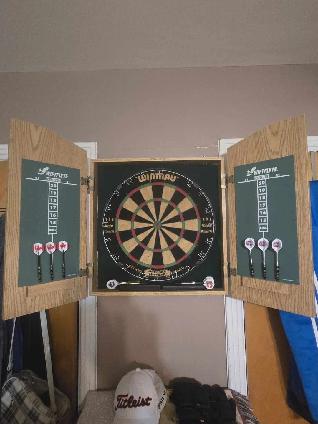 Winmau Dartboard Cabinet with Scoreboards - photo 2