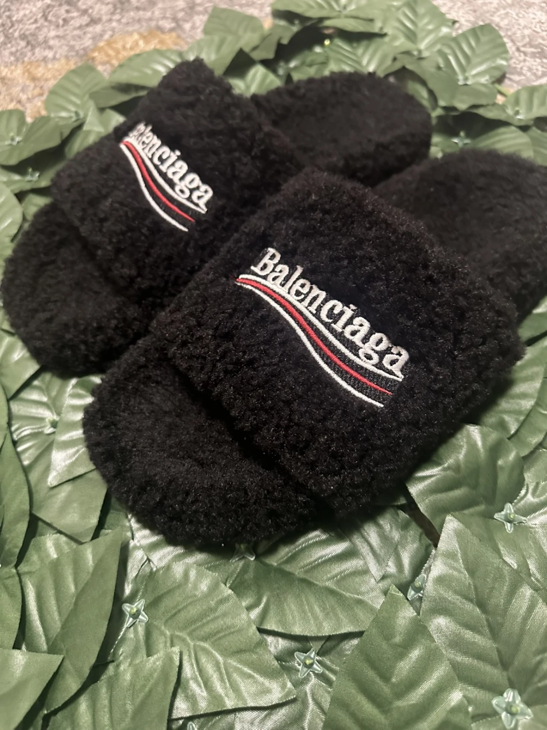 Black Balenciaga fur slides - photo 3